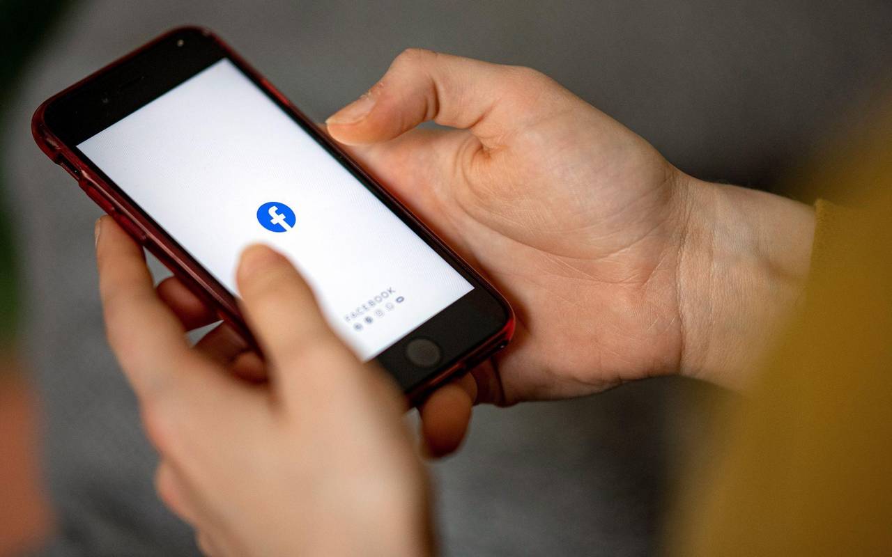 Facebook-App auf einem Smartphone
