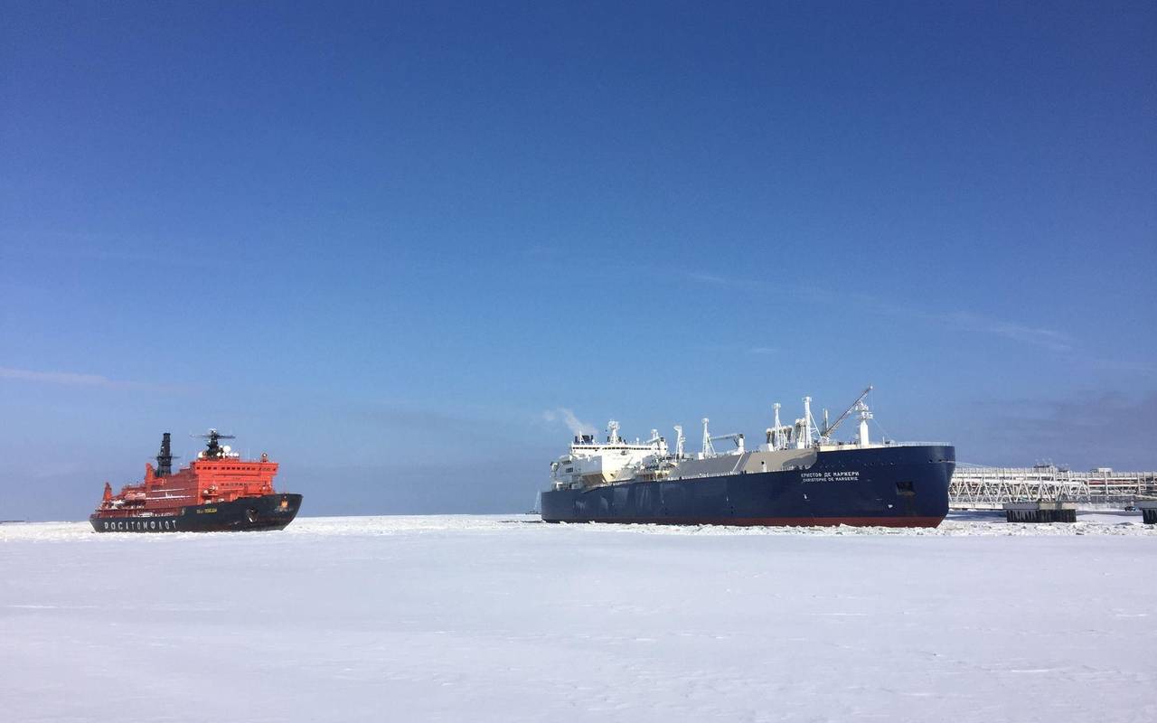 Russischer LNG-Tanker im arktischen Meer