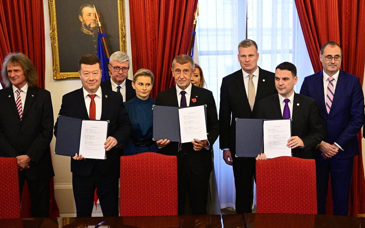 Rechtsbündnis in Tschechien unterschreibt Koalitionsvertrag