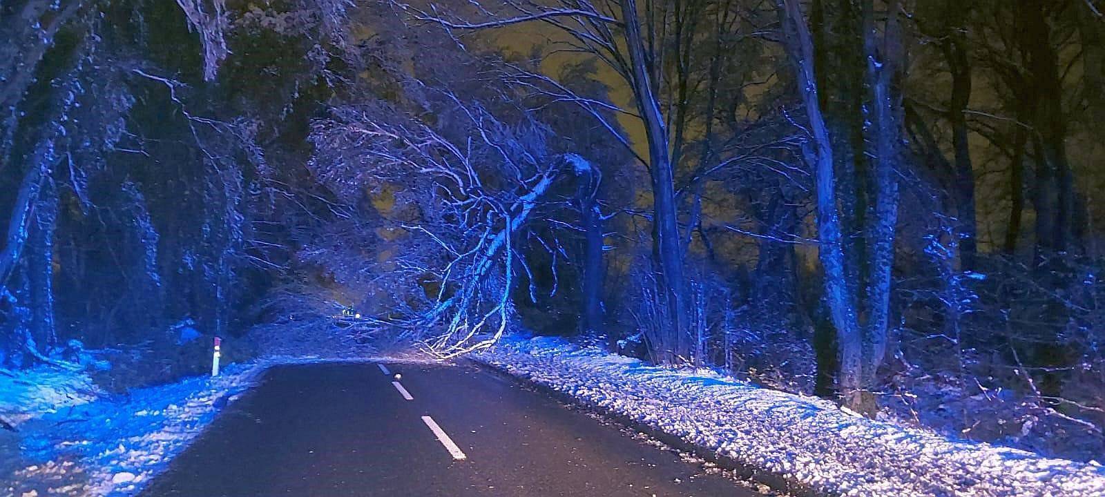 Nach dem Schnee-Tag: Sportanlagen und Straßen gesperrt