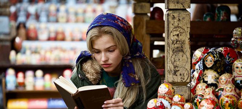 Anna muss sich verstecken - ihre Tarnung als Model ist aufgeflogen.