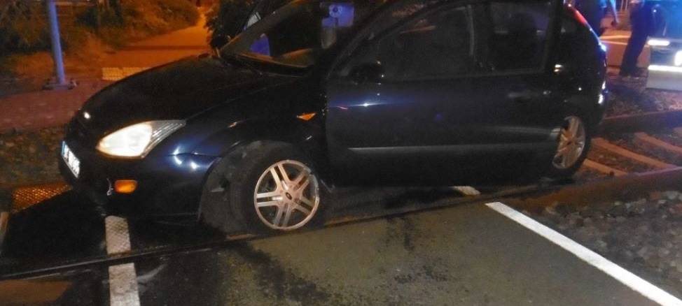 Verfolgungsfahrt endet im Gleisbett