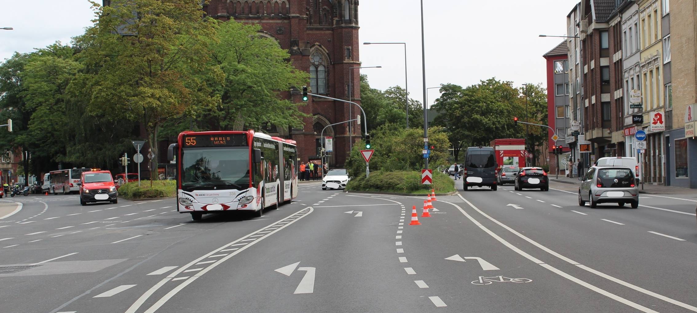 Schwerer Verkehrsunfall auf dem Adalbertsteinweg