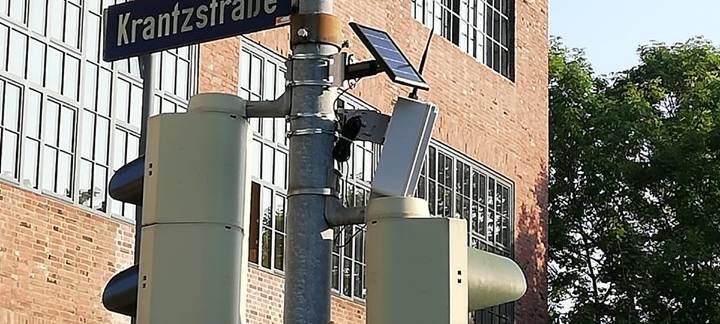 Sensoren für intelligente Ampeln in Aachen angebracht