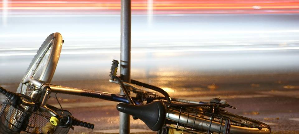 Radfahrer verletzt bei Unfall, Hergang noch unklar