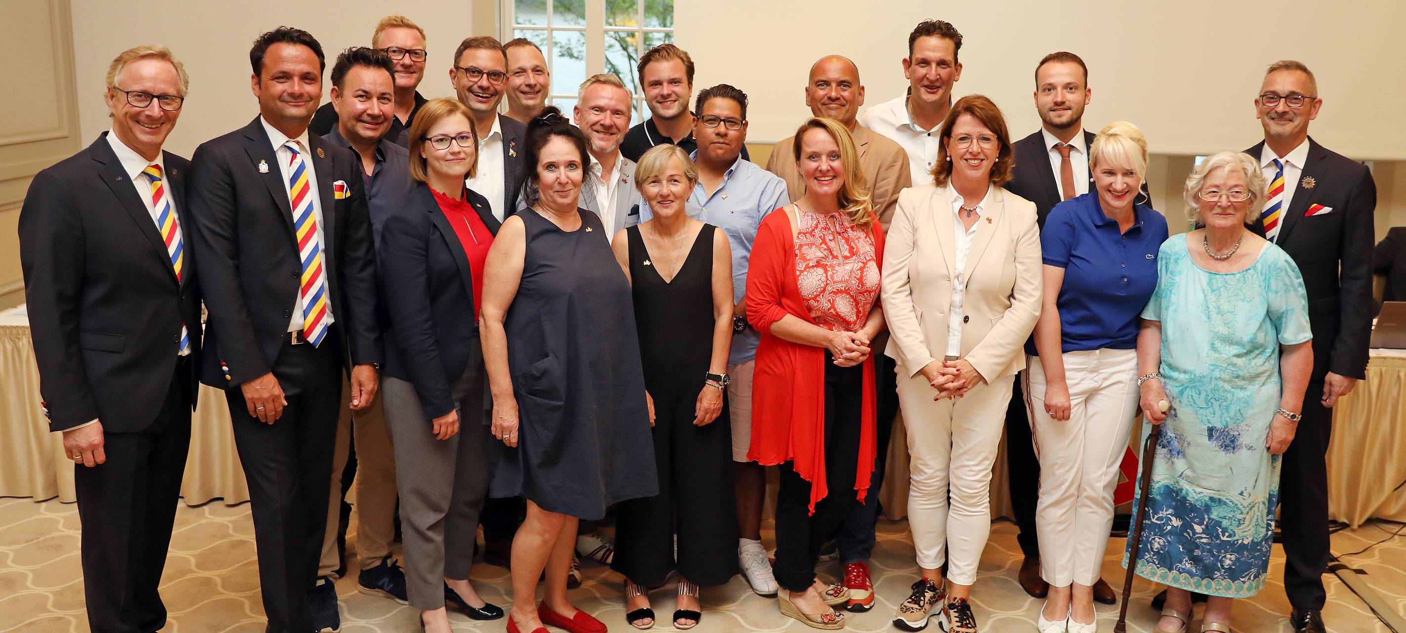 AKV nimmt Frauen auf