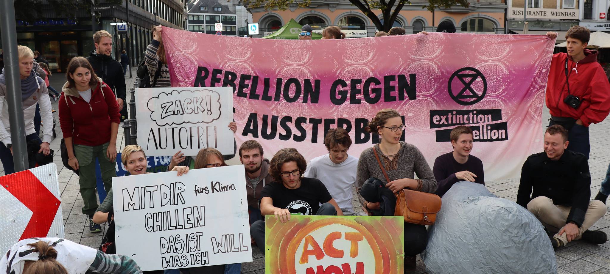 Klimaaktivisten: Sitzblockade vor Parkhaus Büchel