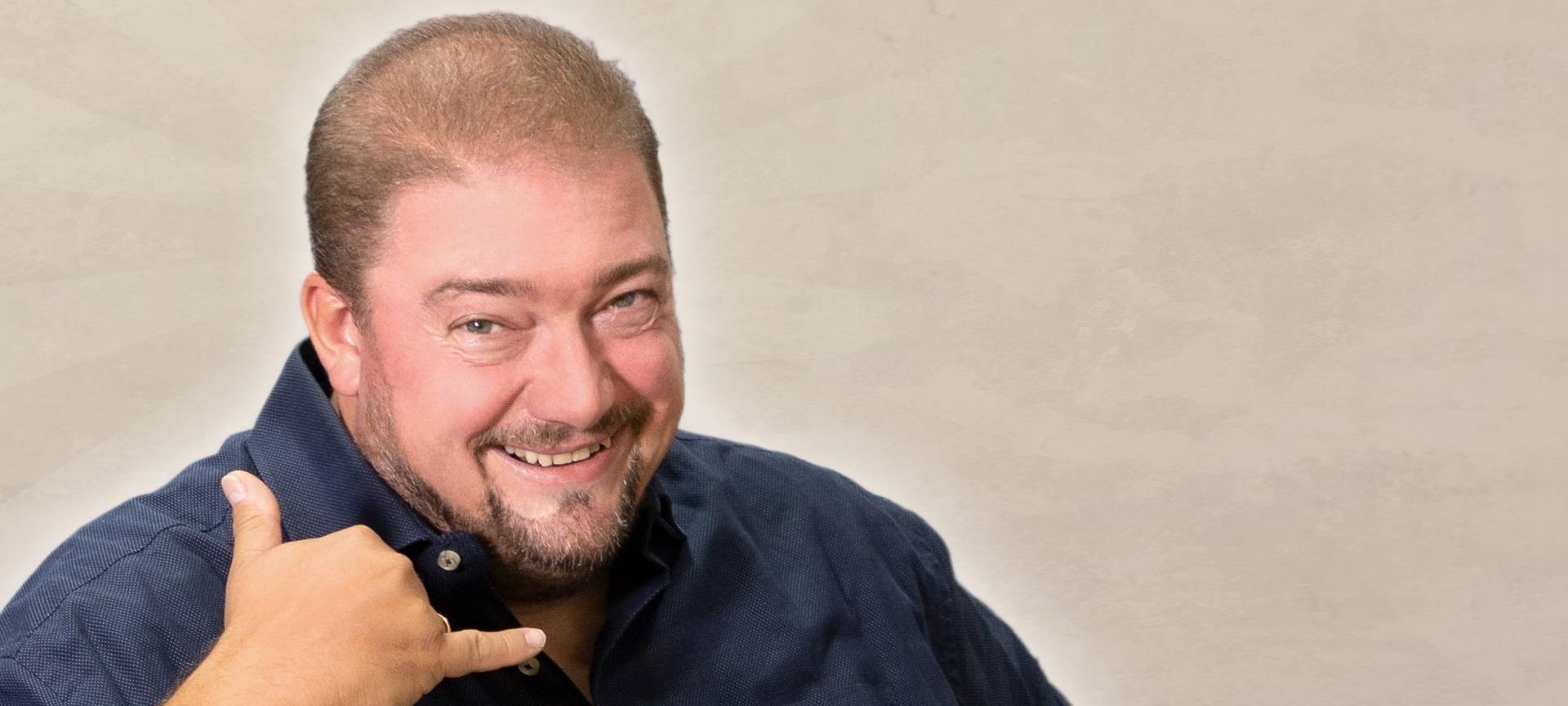 Auch Elvis Eifel wird mal aufs Kreuz gelegt