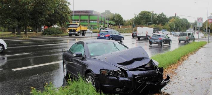 Zwei Verletzte bei Unfall auf der Kreuzung Berliner Ring