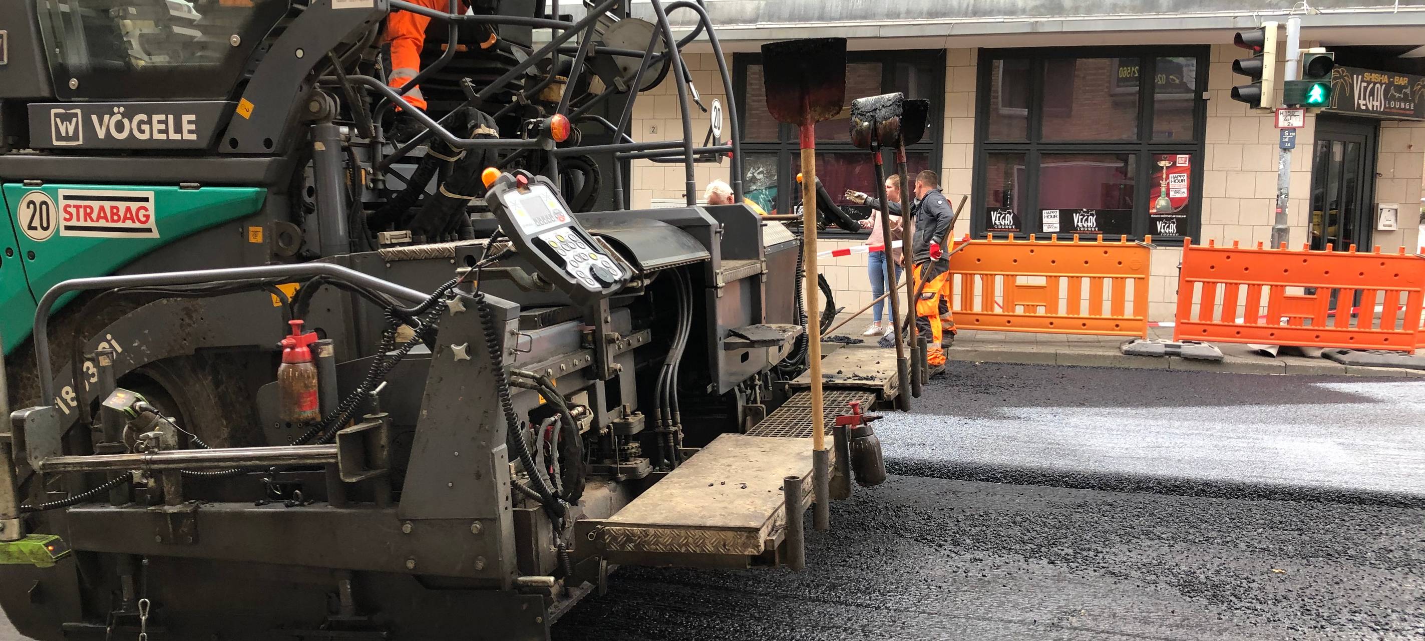 Aachen: Adalbertsteinweg bekommt "Wunder-Asphalt"