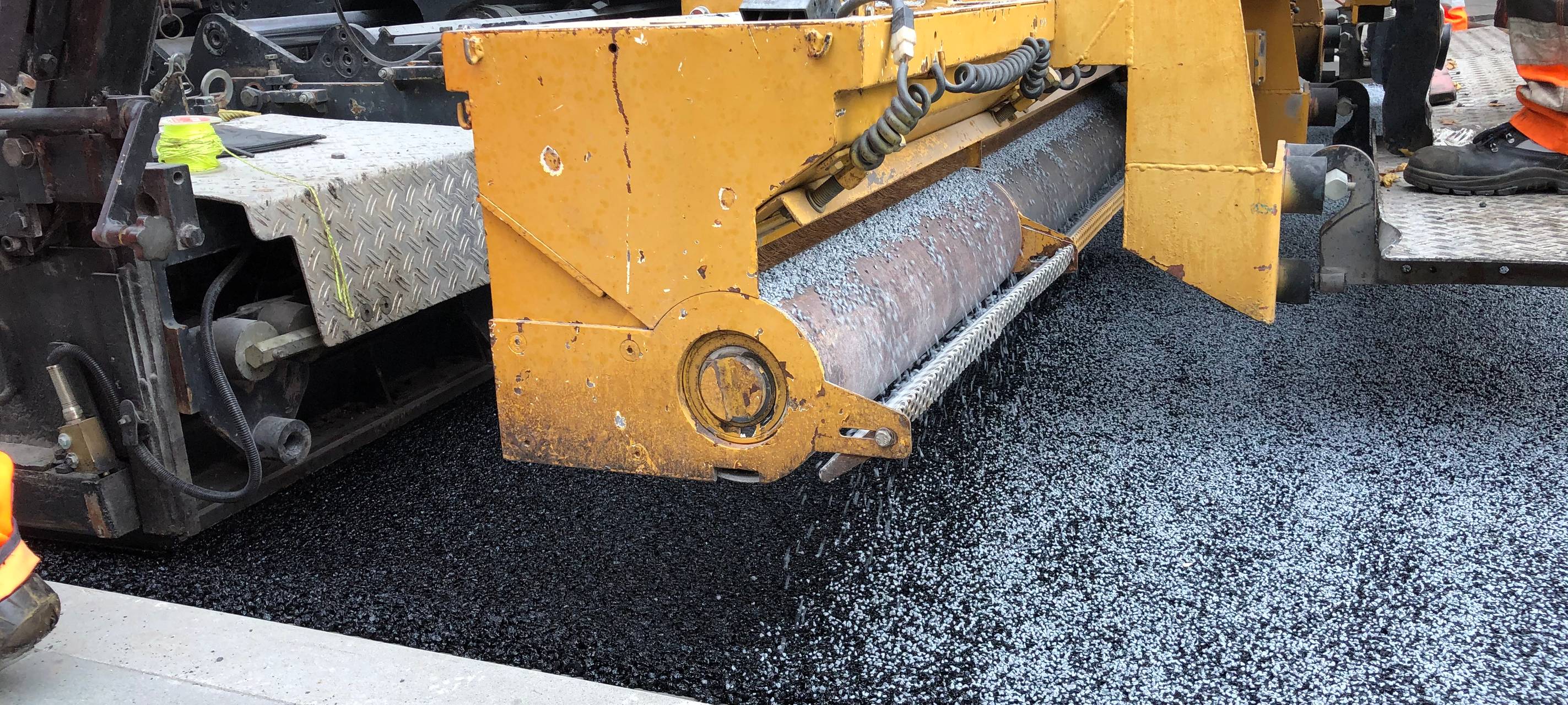 Aachen: Adalbertsteinweg bekommt "Wunder-Asphalt"