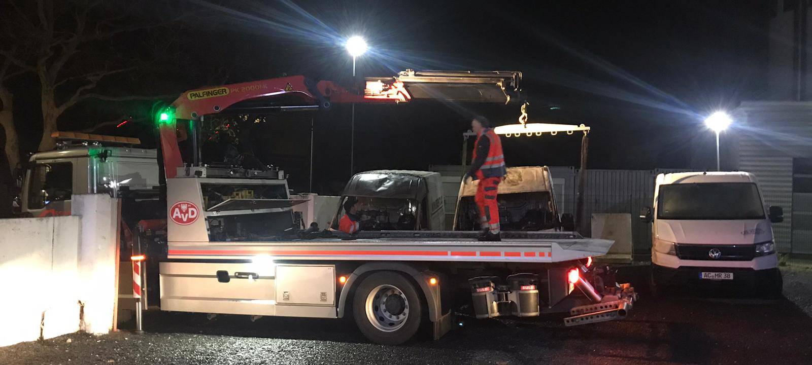 Mietfahrzeuge in Brand: Rassistischer Hintergrund?