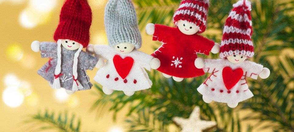 Kindergartenkinder schmücken Eschweiler Weihnachtsbaum