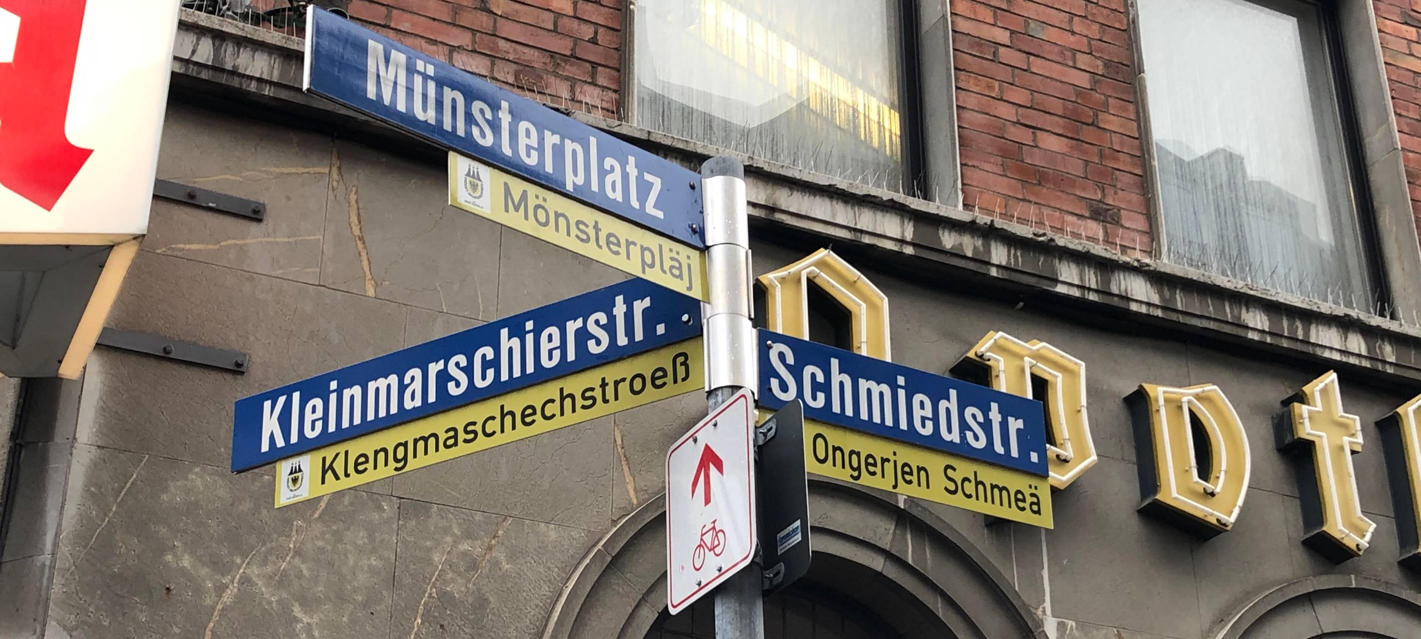 Straßenschilder auf Platt