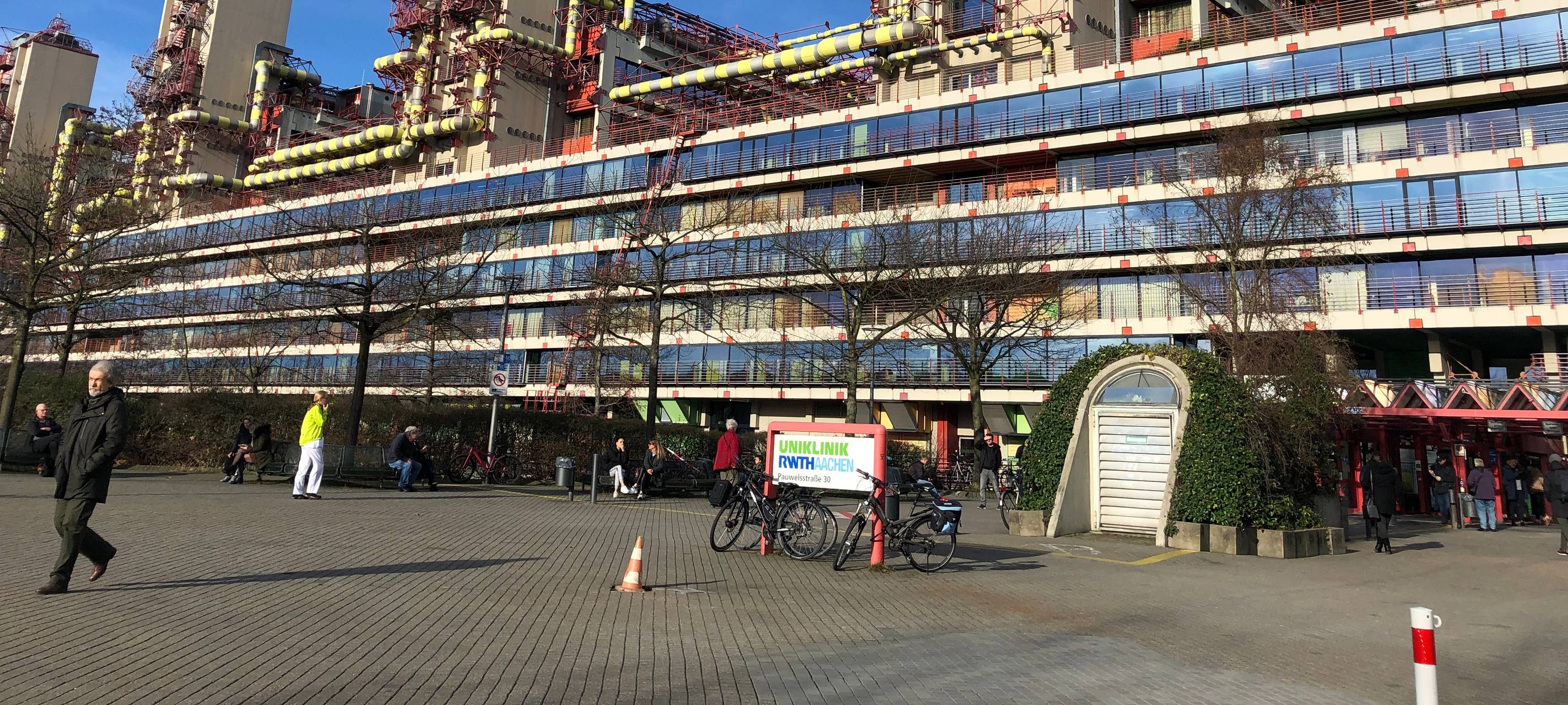 Besuchsverbot an der RWTH, Franziskus eingeschlossen