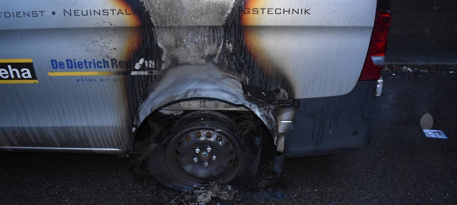 Brennende Autos in Würselen