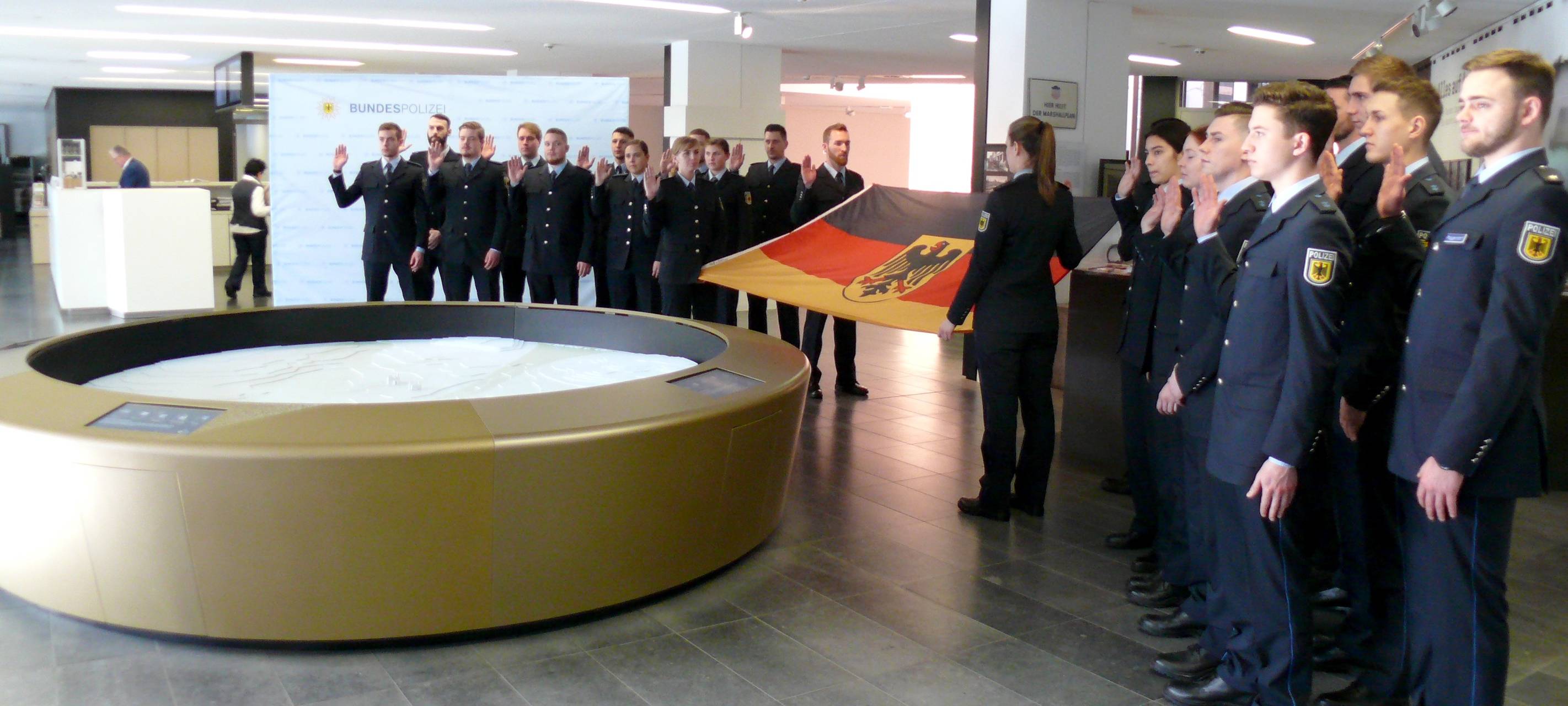 Neue Bundespolizisten vereidigt