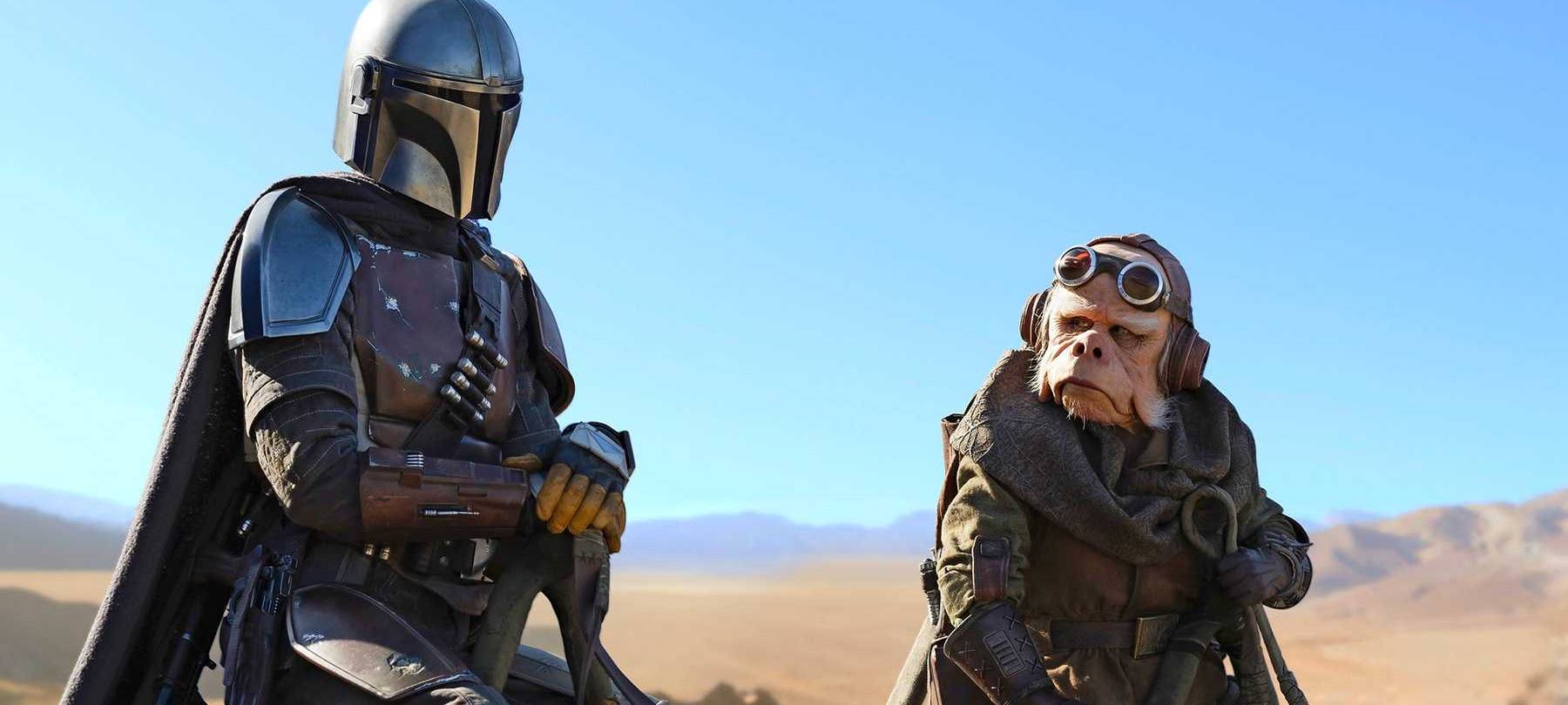 Der Mandalorian (links).