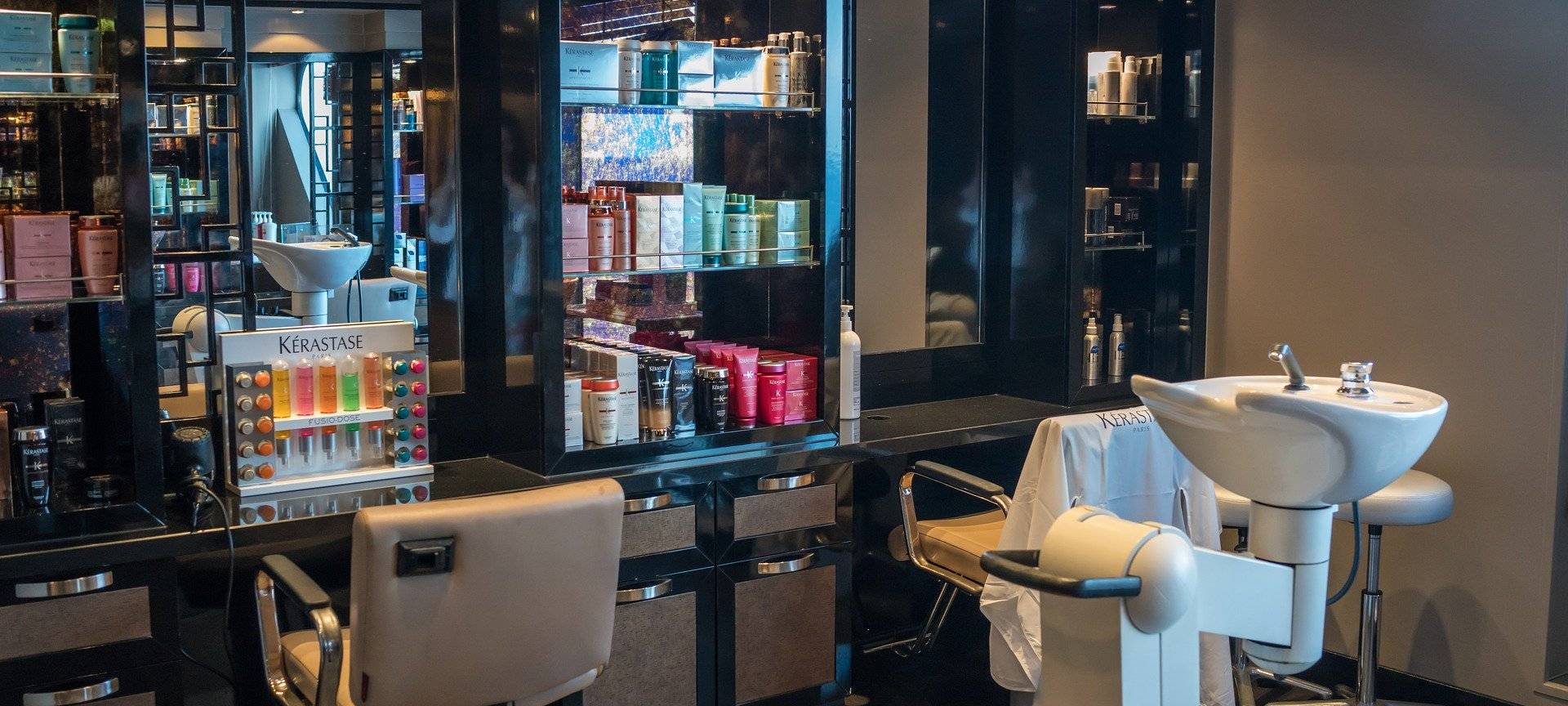 Friseure nehmen wieder Betrieb auf