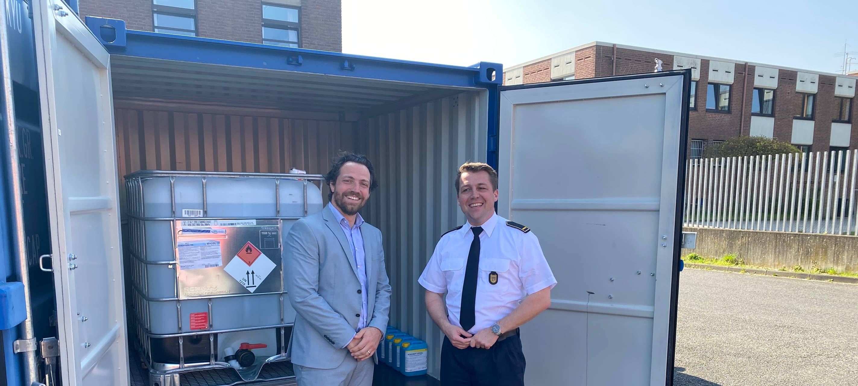 Berzelius und Dalli spenden Masken und Desinfektionsmittel