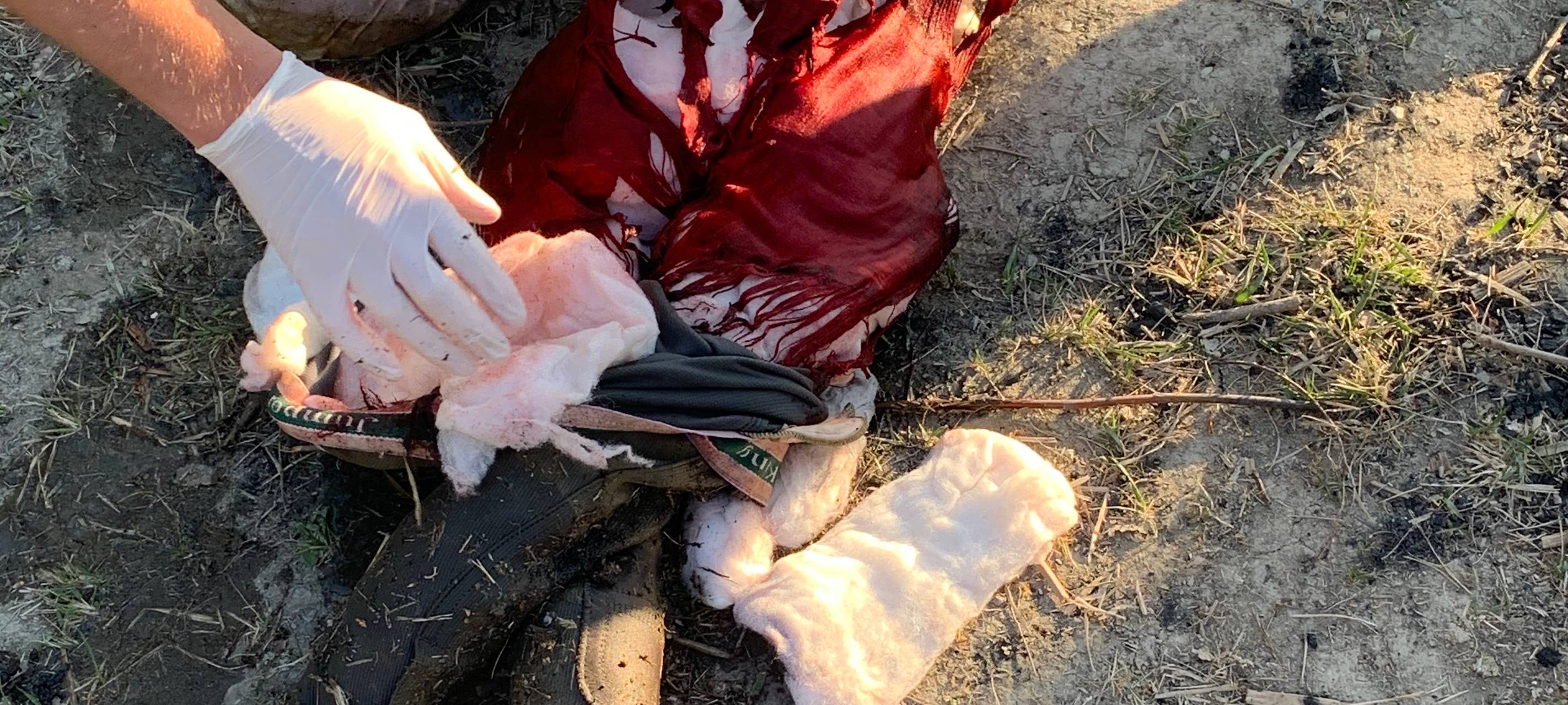 Lebloser Körper im Wasser stellt sich als Puppe heraus