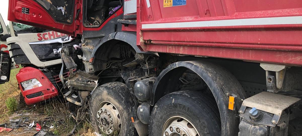 Mann bei Kollision zweier LKWs gestorben