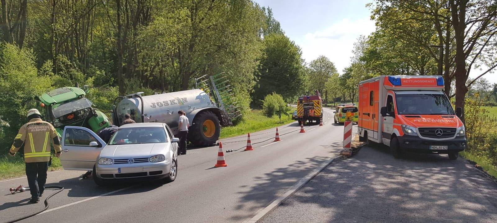 Traktor übersieht Stauende