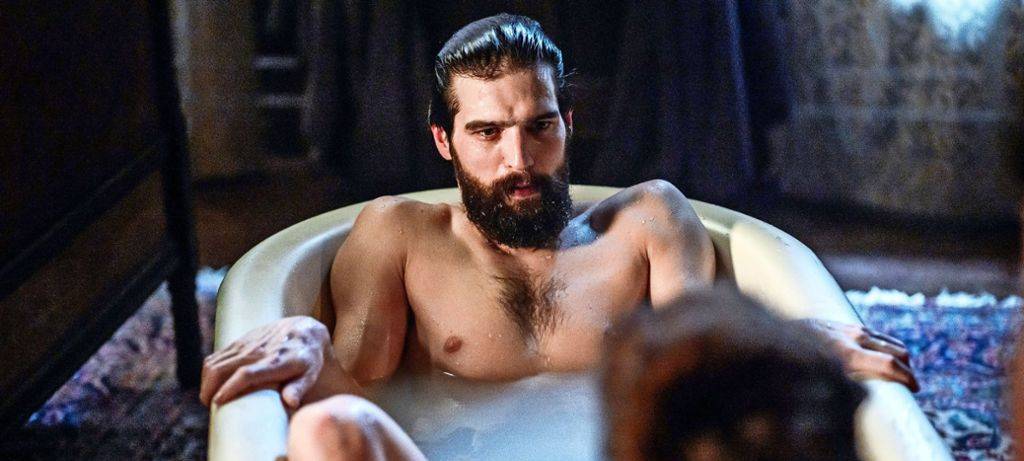 Fleur und sein Medium in der Wanne.