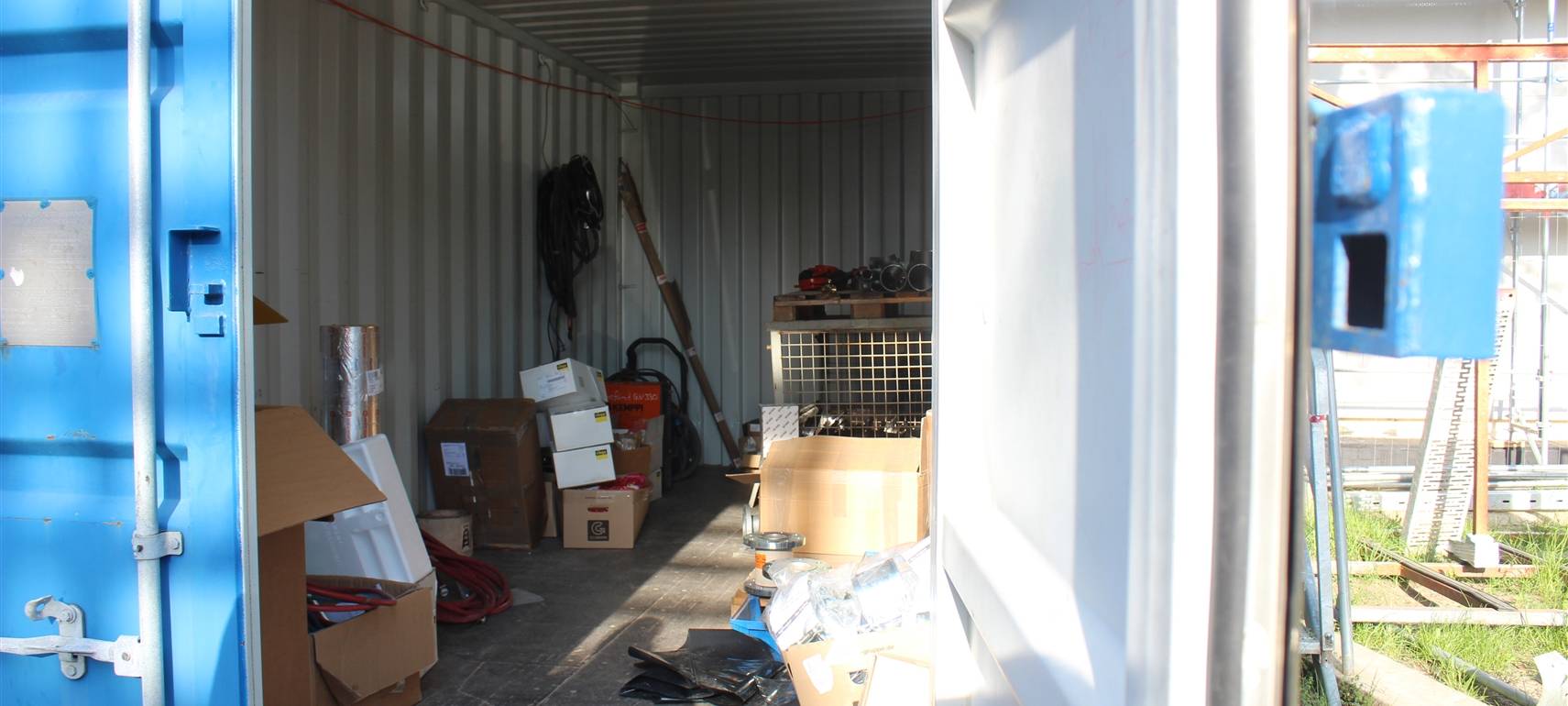 Baucontainer aufgebrochen