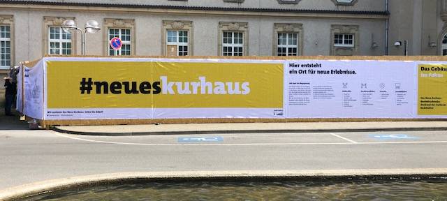 Interaktiver Bauzaun am Neuen Kurhaus
