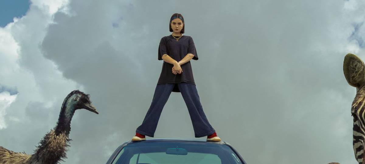 Benee feat.Gus Dapperton - Supalonely