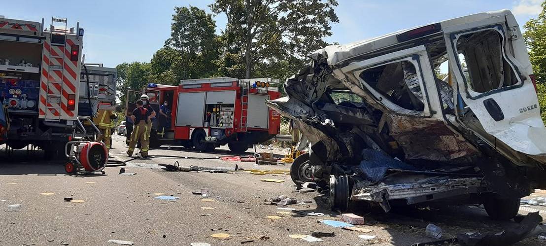 A44-Unfall: Zwei Schwerverletzte, Autobahn gesperrt