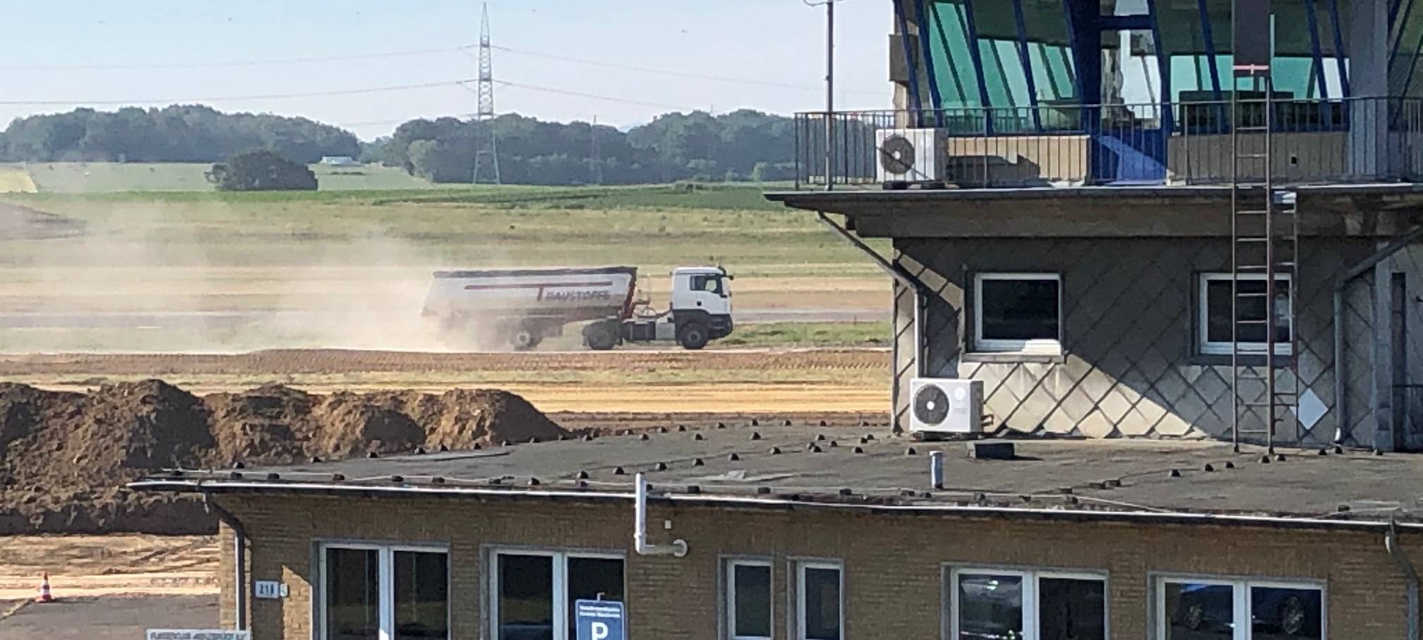 Neue Start- und Landebahn Merzbrück wird feierlich eröffnet