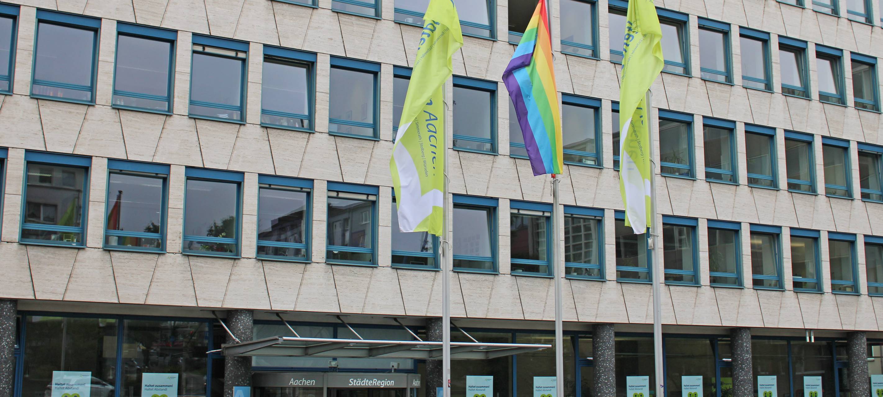 StädteRegion hisst Regenbogenfahne