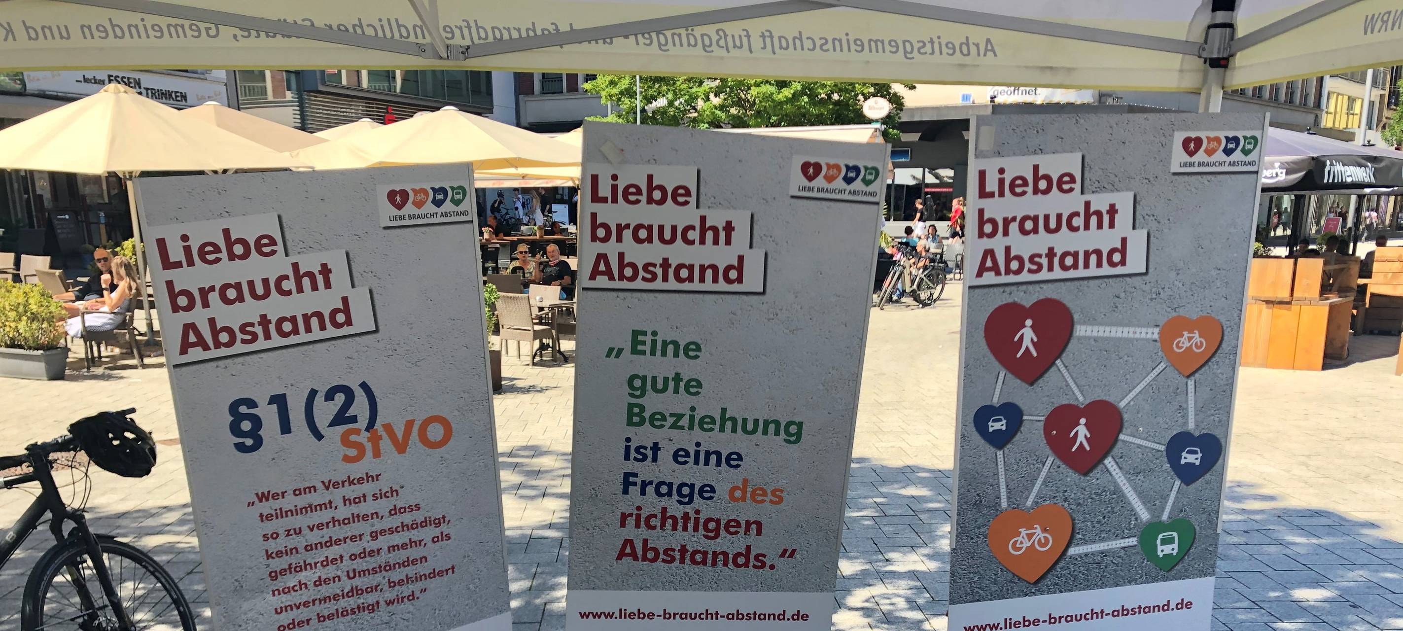 Kampagne "Liebe braucht Abstand" in Aachen