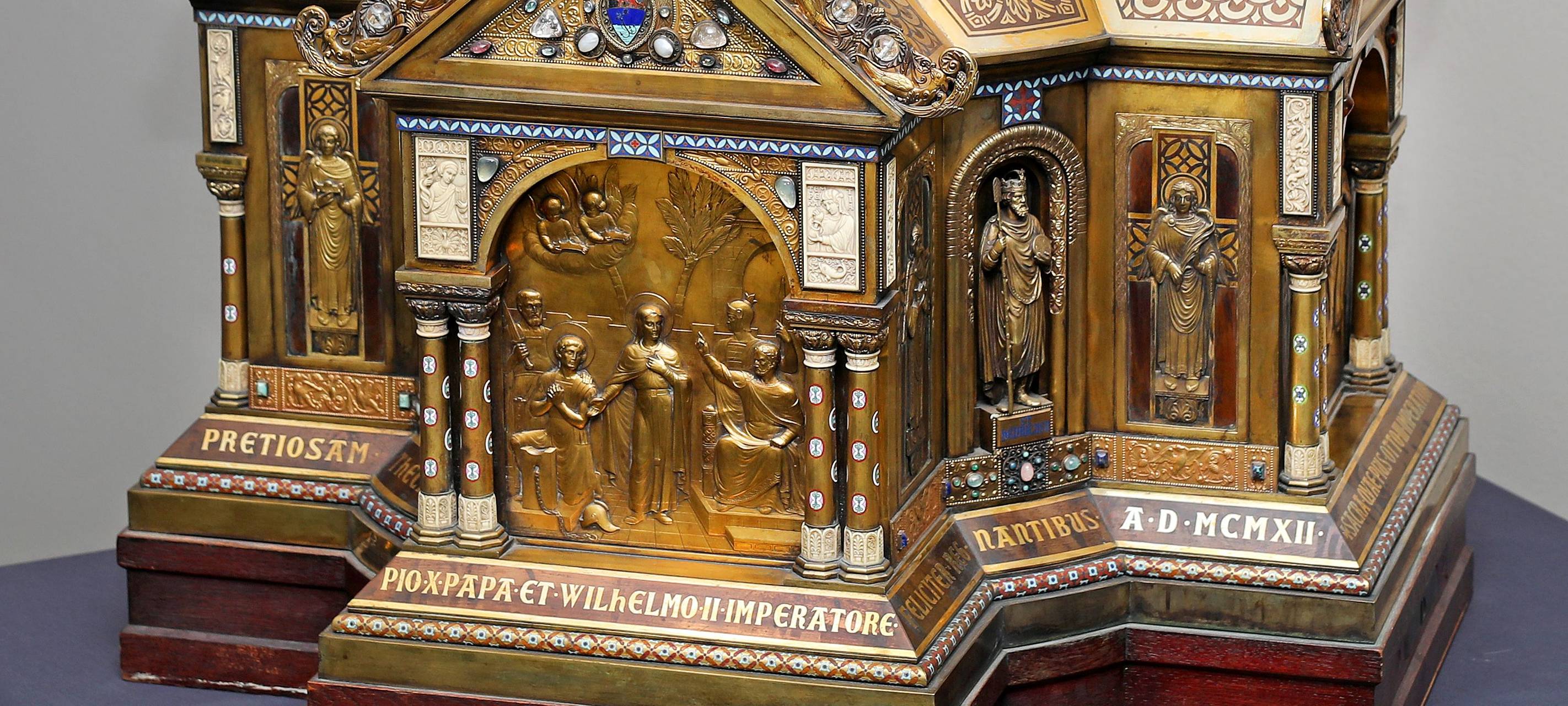 Domschatzkammer: Vorbereitung der Mittelalter-Ausstellung