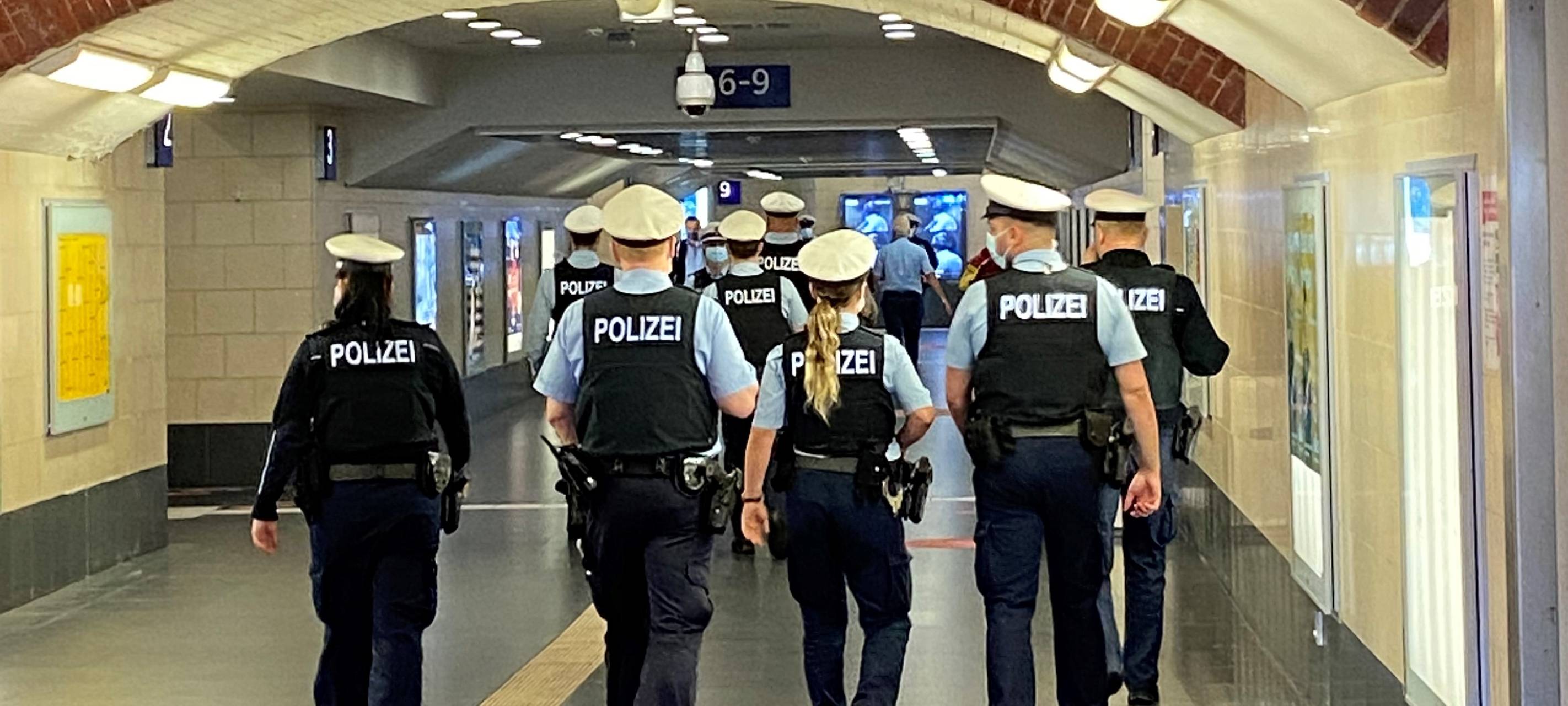 Maskenkontrollen auch am Aachener Hauptbahnhof