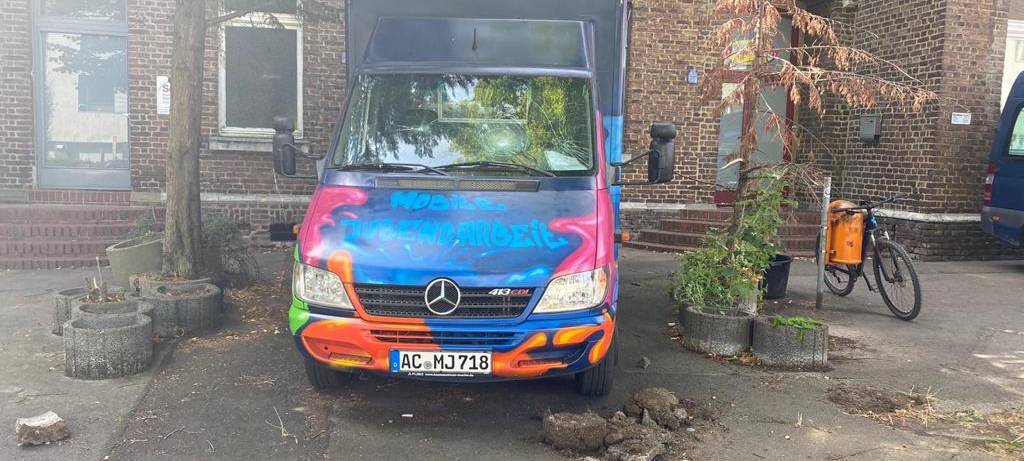 Wer weiß was zu Taten im Jugendtreff?