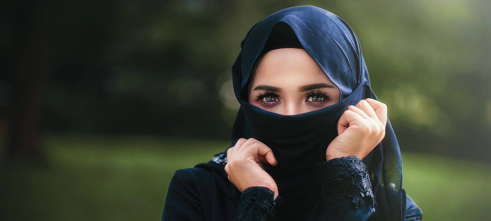 Eschweiler: Seniorin attackiert verschleierte Frau