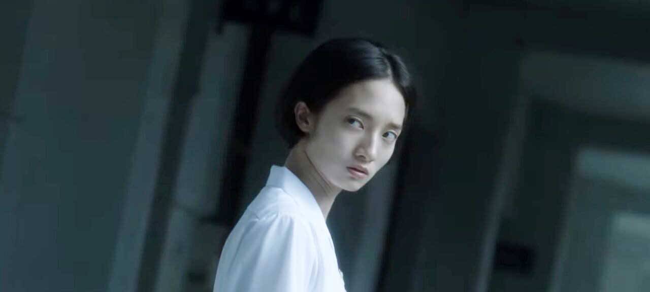 Ruixin "spukt" durch die Schule.