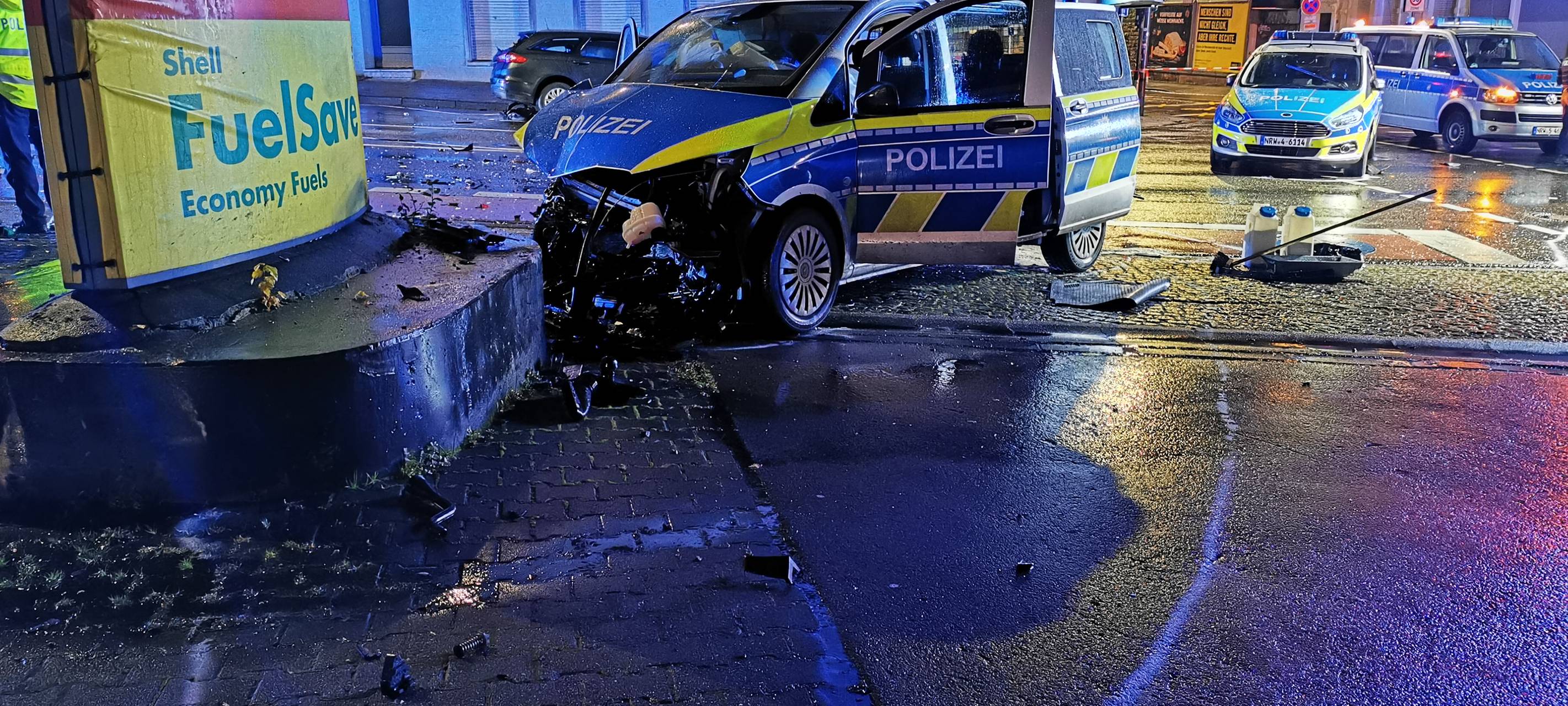 Fünf Polizisten bei Unfall verletzt
