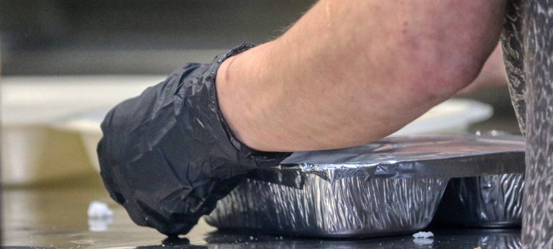 Essenslieferanten bedroht und ausgeraubt