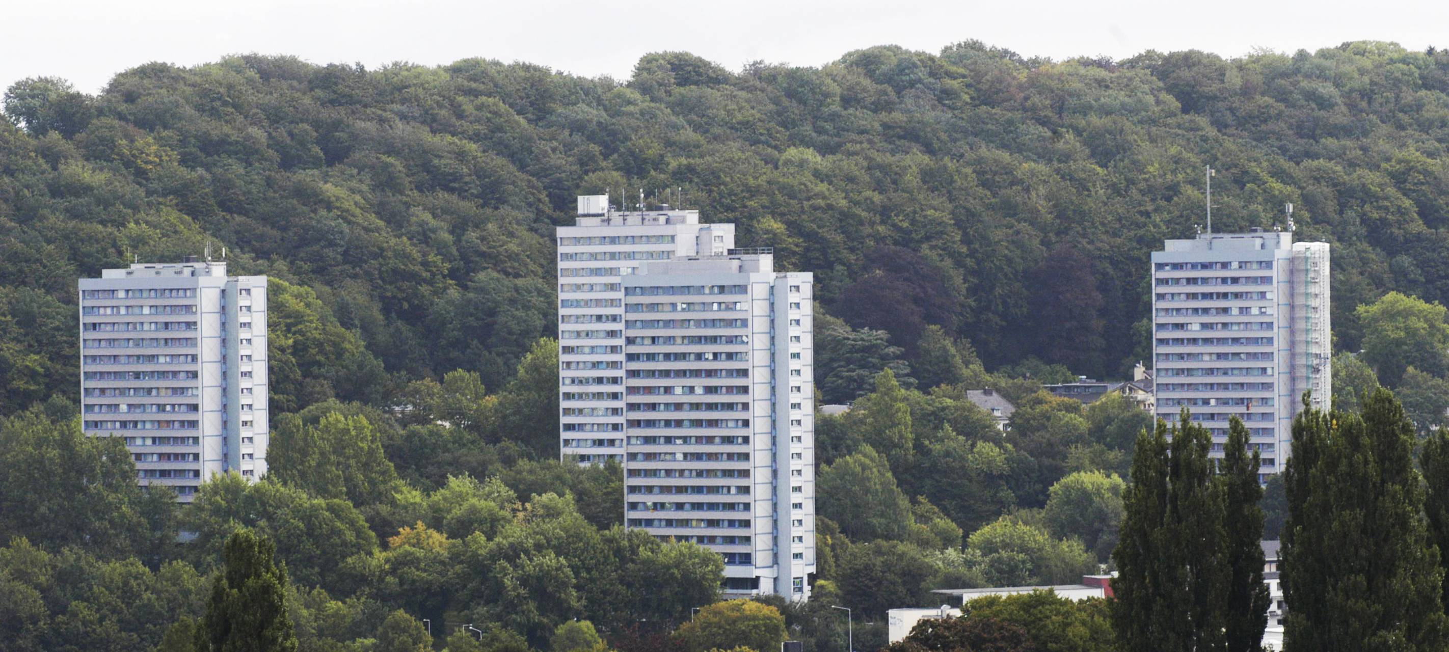 Feuer in einem der Wohntürme an der Rütscher Straße