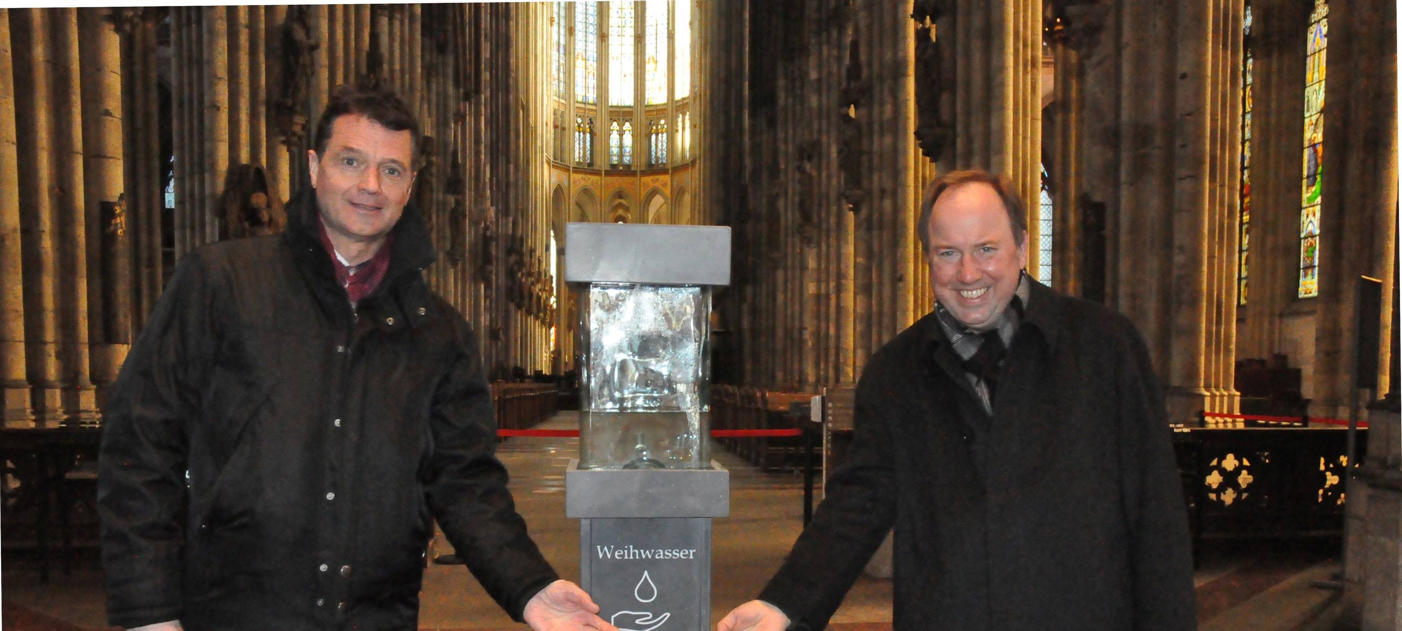 Keimfreies Weihwasser der CBW für den Kölner Dom