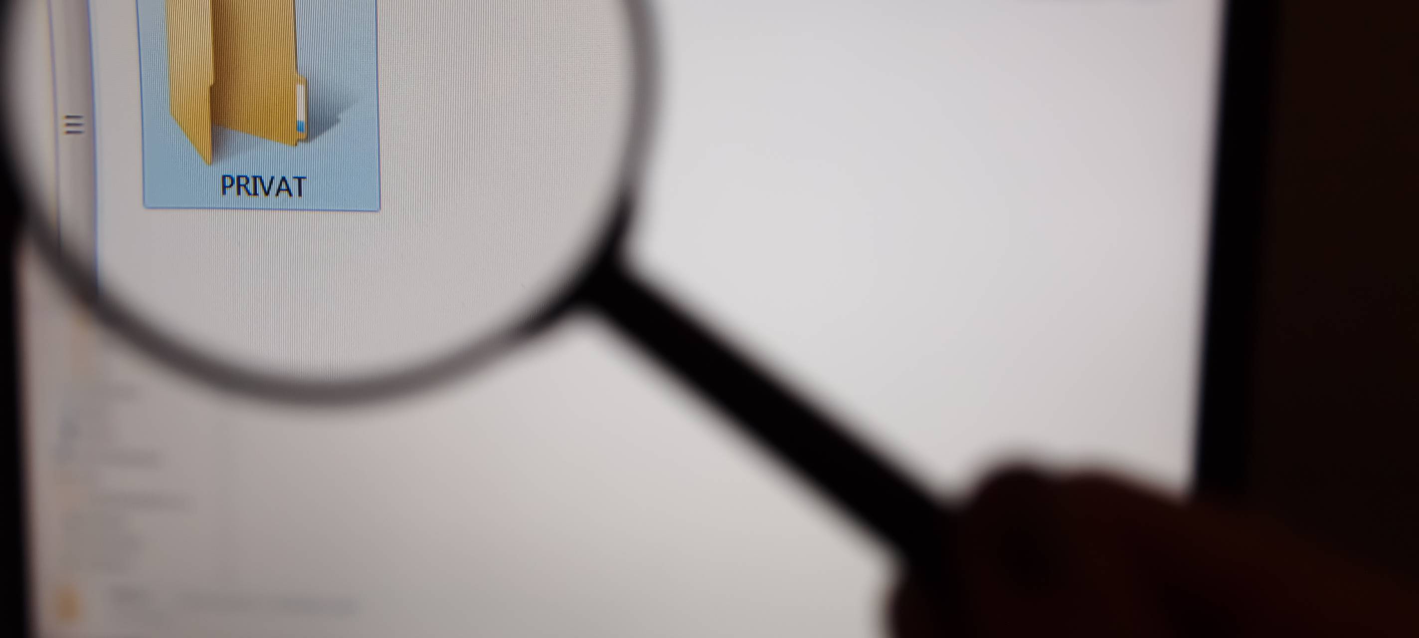 Rund 2.900 Datenträger bei Durchsuchungen sichergestellt