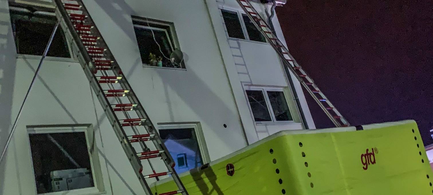 Brand in Mehrfamilienhaus