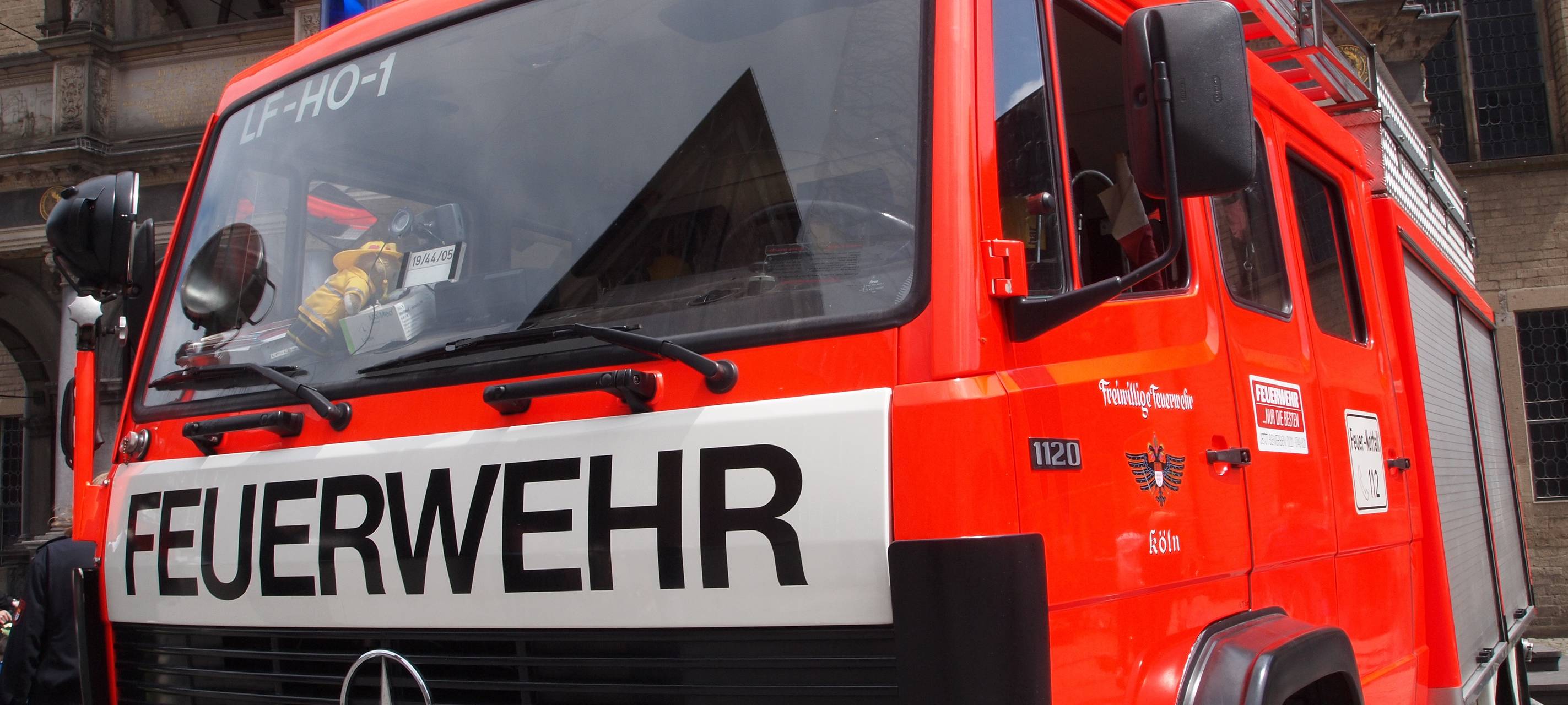 Brand Hüttenstraße - Ein Mensch muss gerettet werden