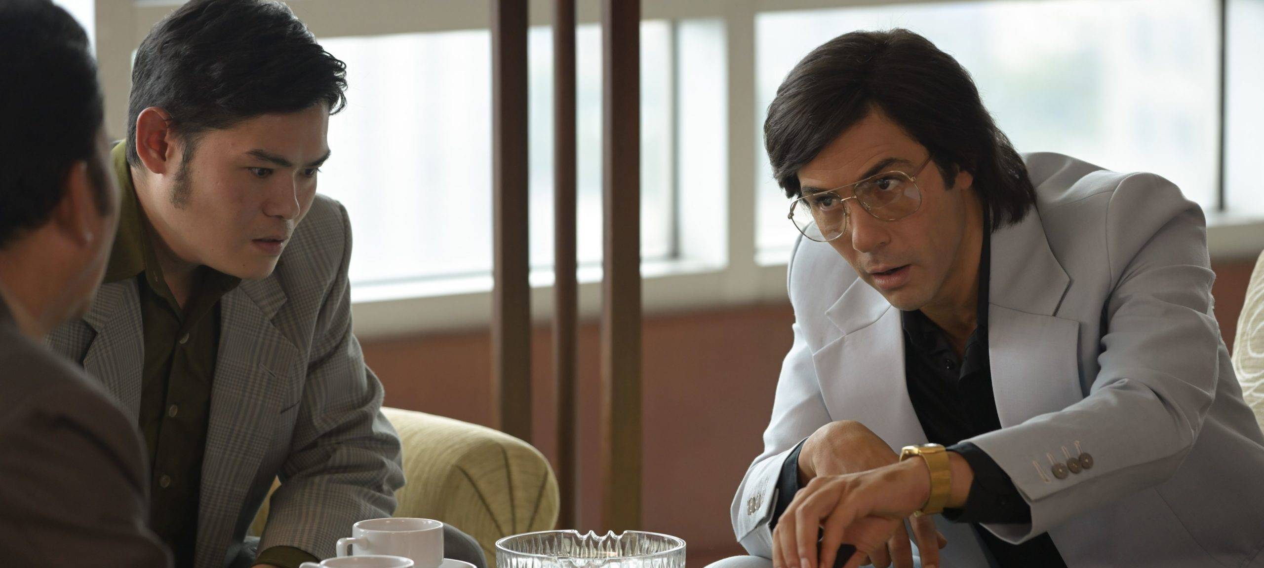 Geschäfte mit der Schlange.