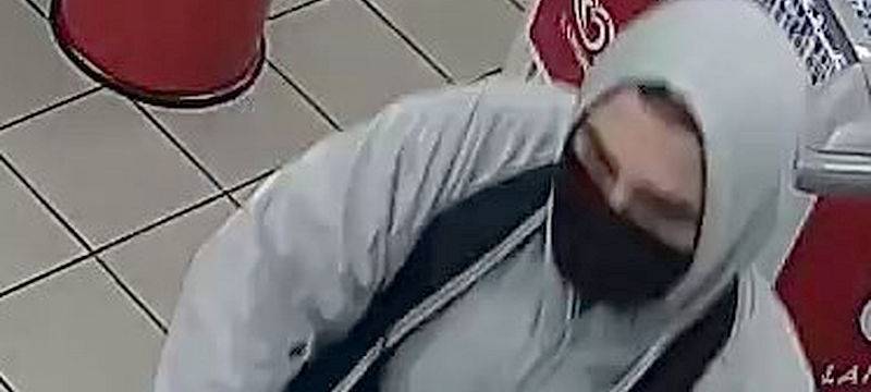 Tankstellenraub: Wer kennt diesen Mann?