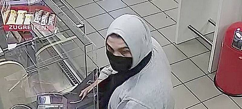 Tankstellenraub: Wer kennt diesen Mann?